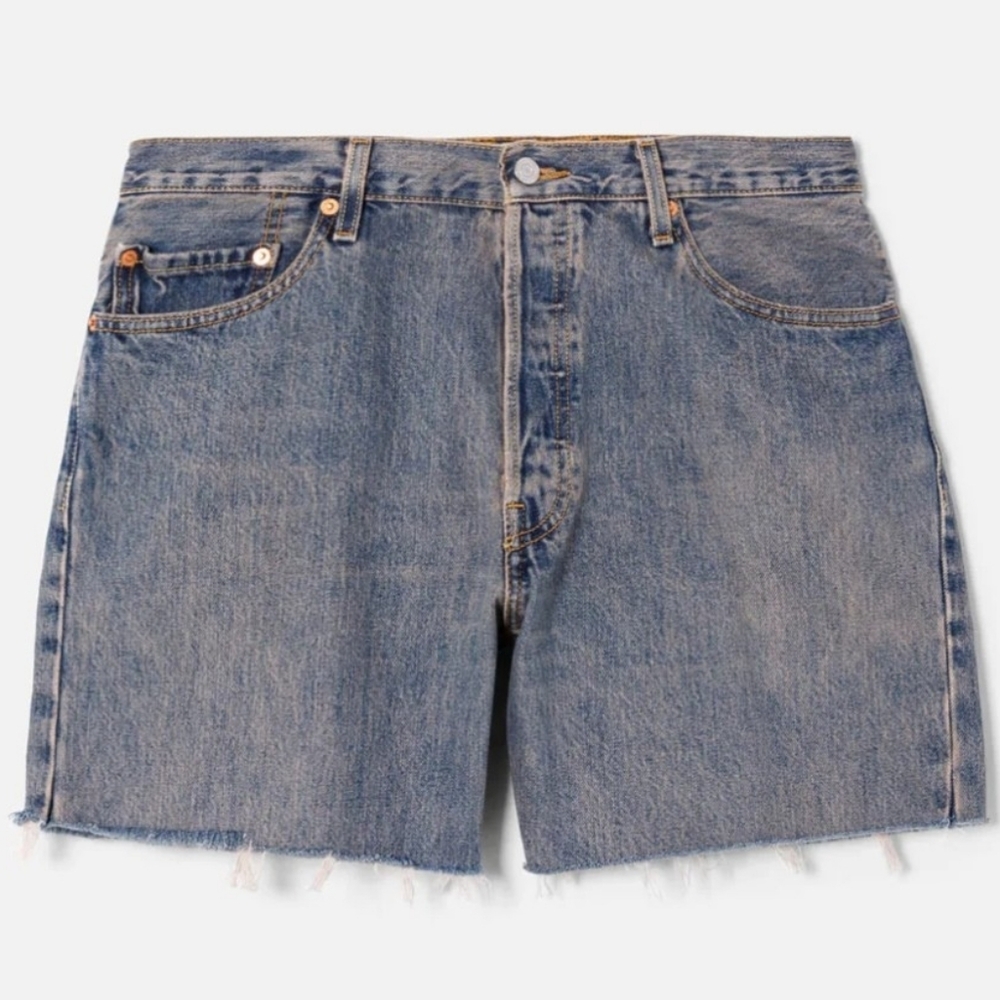 Redone/Levi's SEALED! NWT! 90's Boyfriend Shorts in Tinted Blush. Sz 28. R2S!!